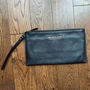 Michael Kors Jet Set Travel Large Pebbled Leather Pouch Black MSRP $258